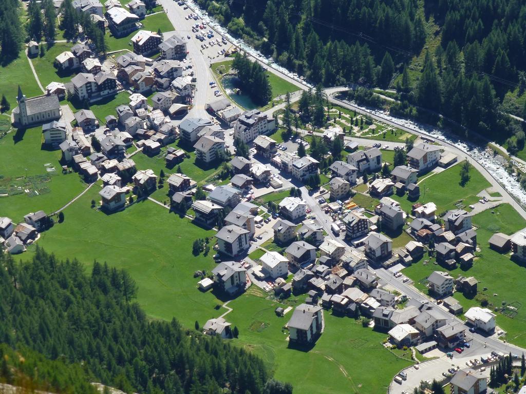 Hotel Alpenhof Saas-Almagell Exteriér fotografie