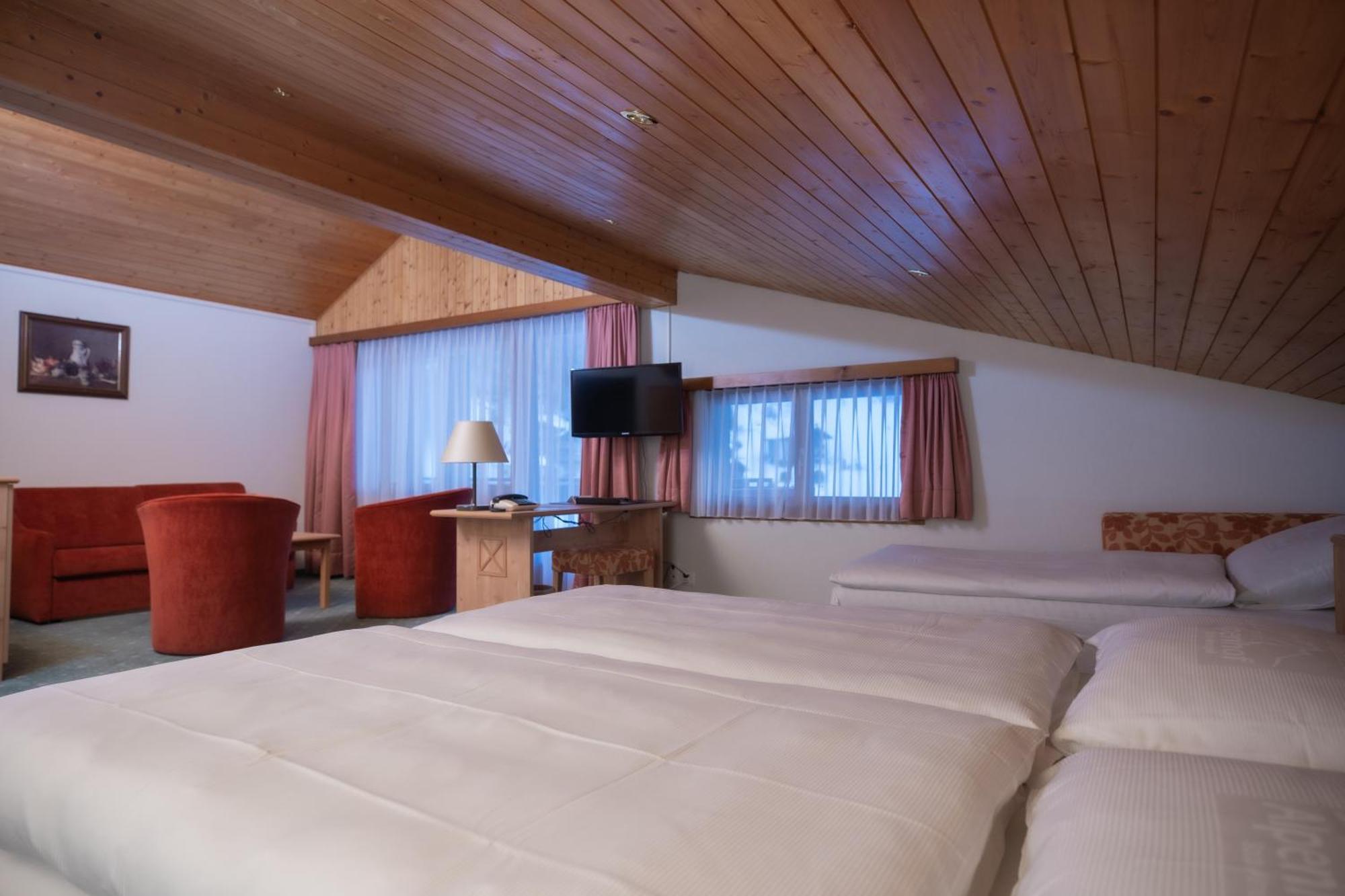 Hotel Alpenhof Saas-Almagell Exteriér fotografie