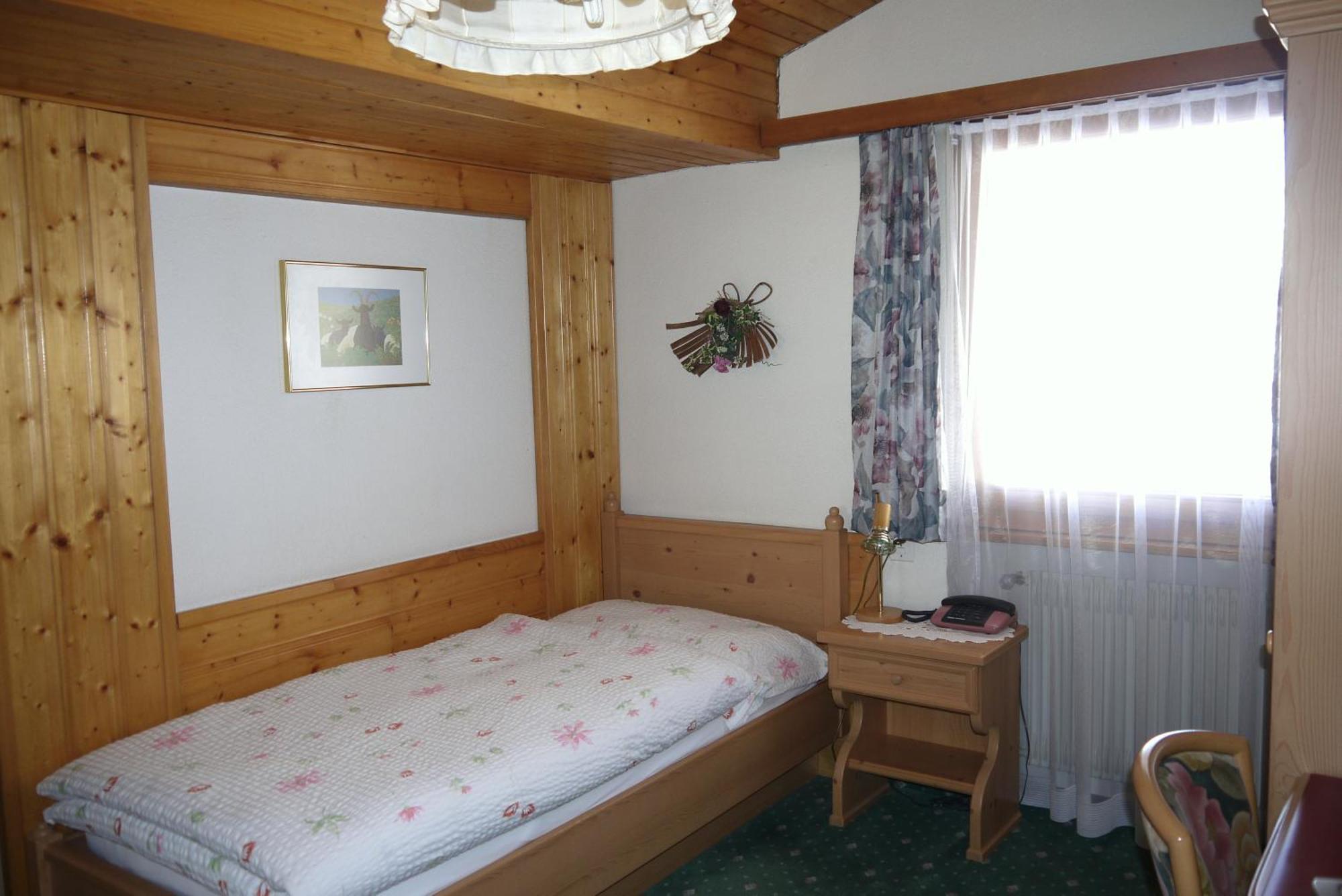 Hotel Alpenhof Saas-Almagell Pokoj fotografie