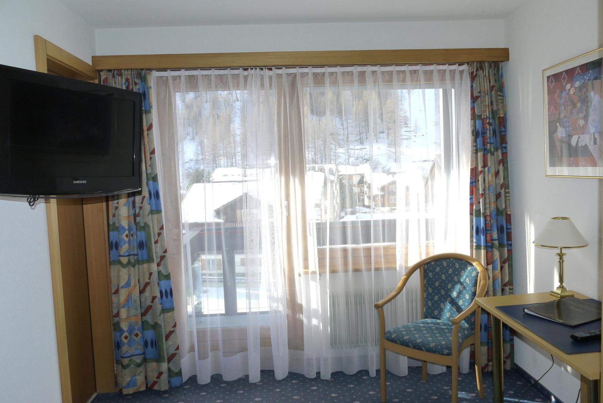 Hotel Alpenhof Saas-Almagell Pokoj fotografie
