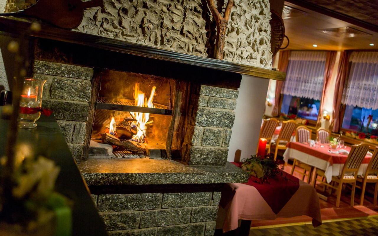 Hotel Alpenhof Saas-Almagell Exteriér fotografie